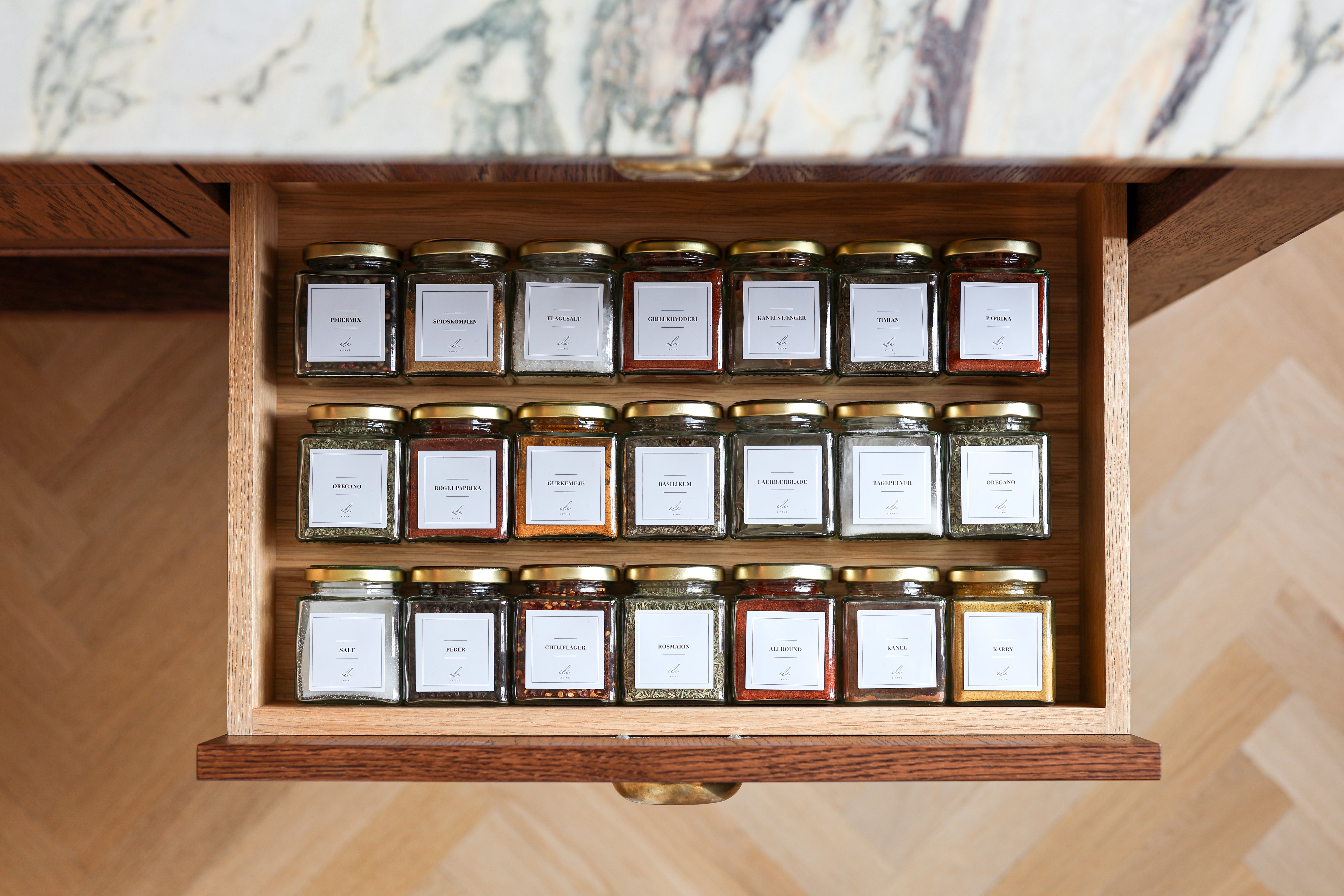 Krydderi opbevaring - skab nemt ro og overblik i køkkenet