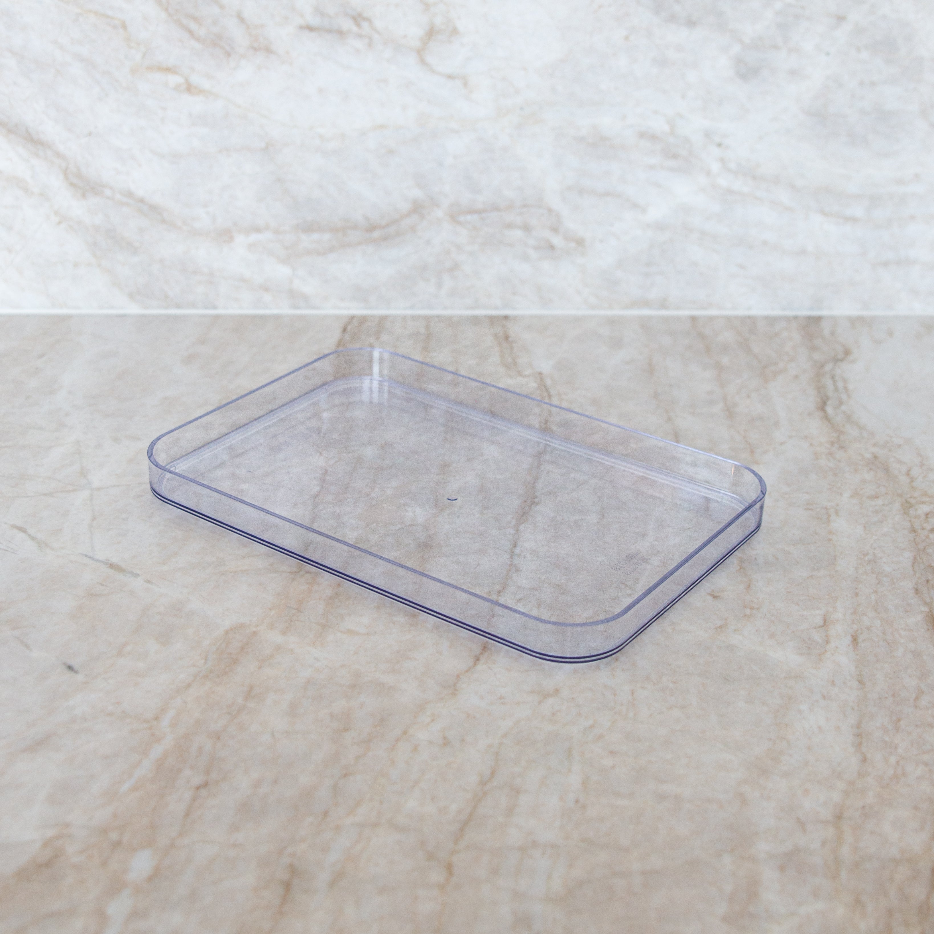 Plastkasse med låg - sådan organiserer du hjem og køleskab