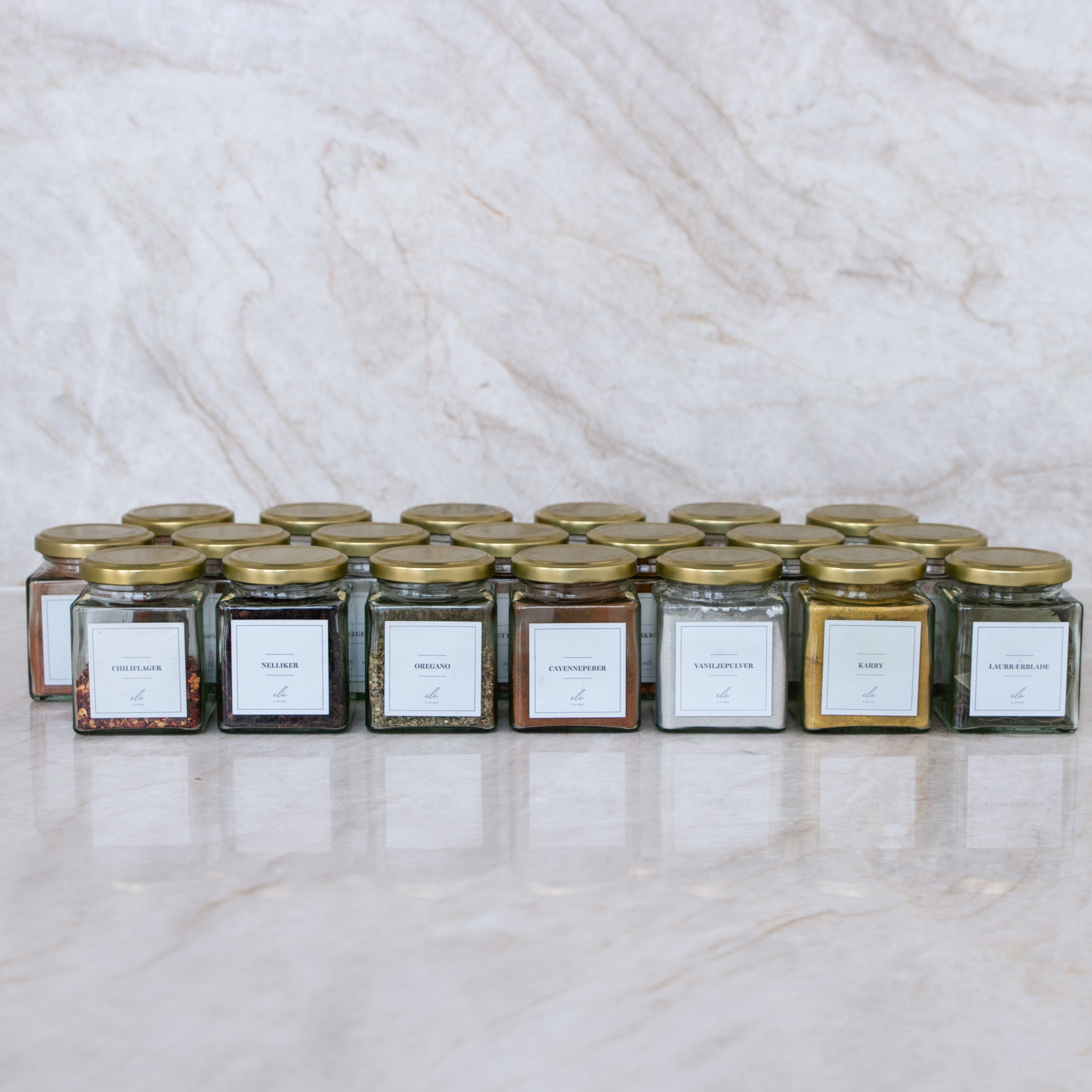 Glas til krydderier – Skab overblik med labels og drejefad