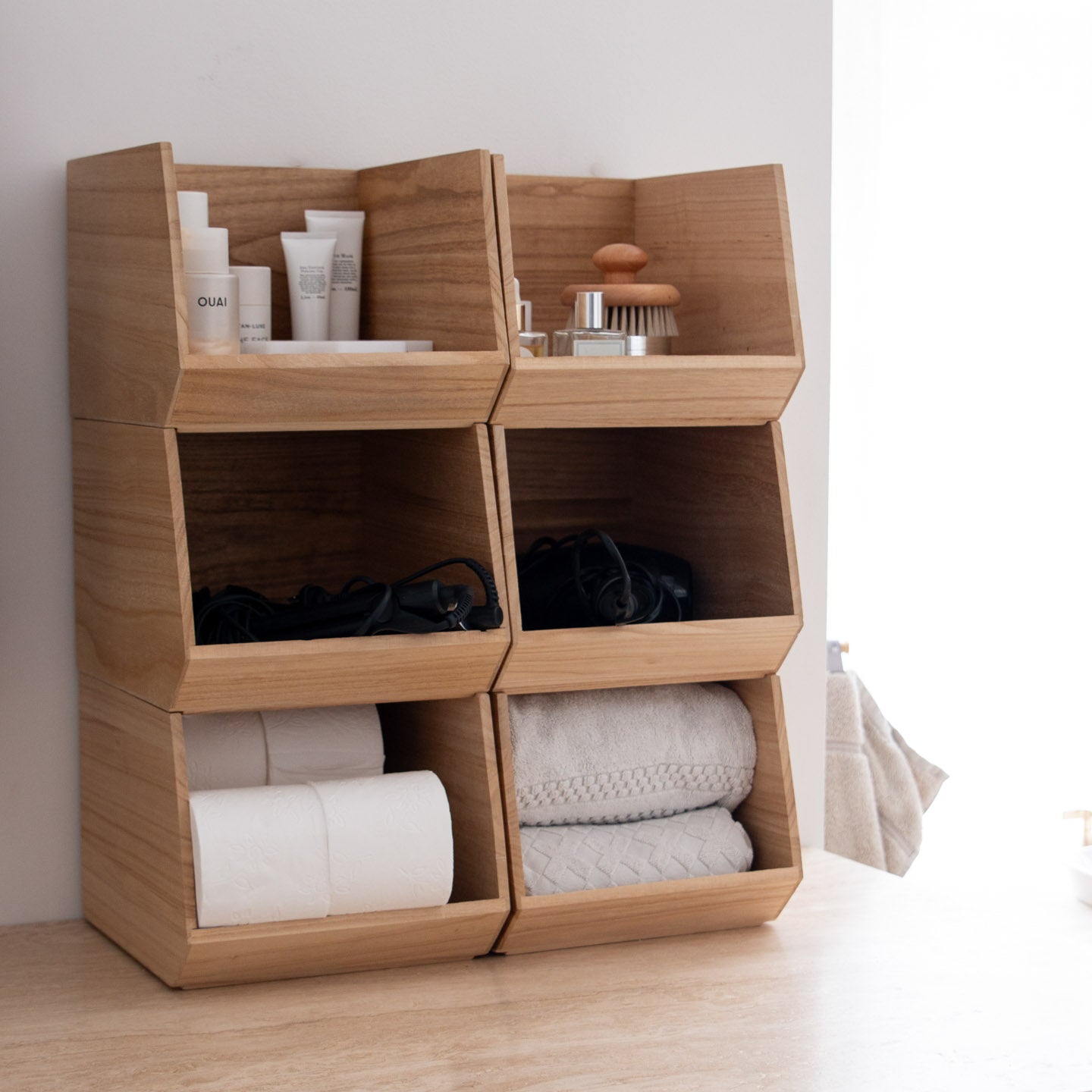 Stackable shelving unit