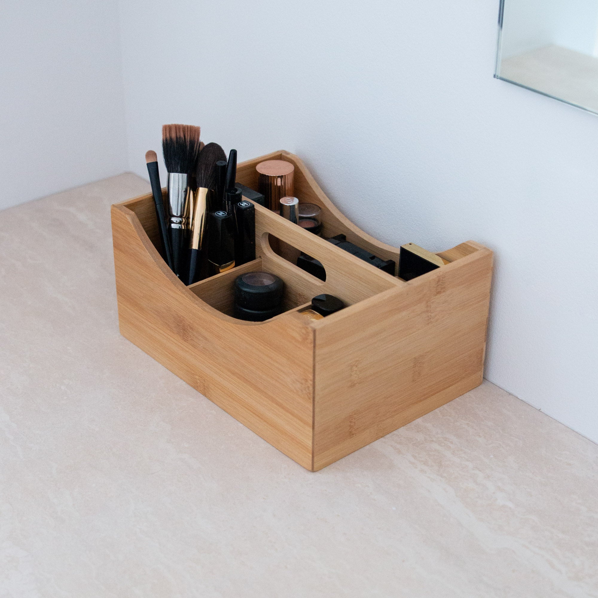 Make-up-Organizer mit Griff