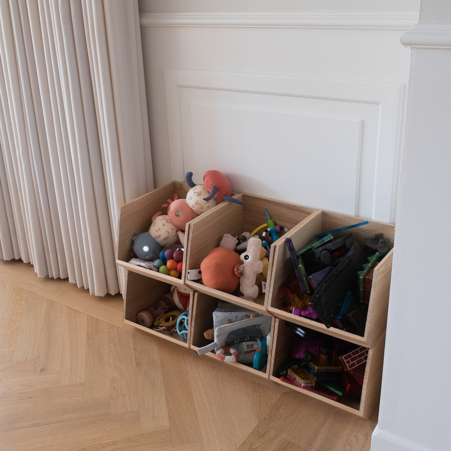 Stackable shelving unit