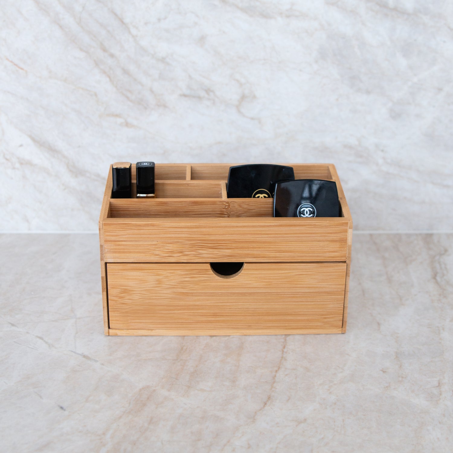 Makeup organizer med skuffe - sådan får du overblik